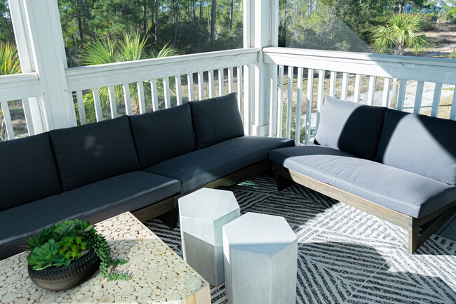 Building Photo - 6619 Carlinga Dr