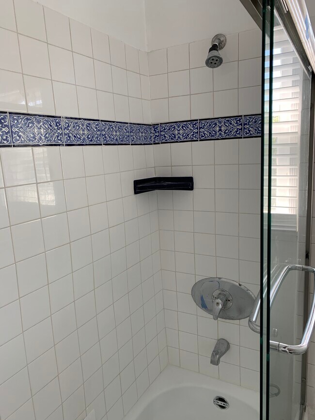 Bathroom tub and shower - 3121 Arizona Ave