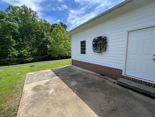 Building Photo - The Lifestyle You Deserve.