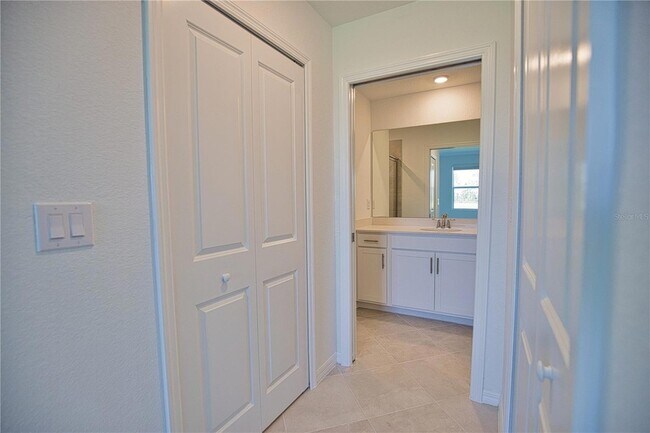Building Photo - 12280 Wellen Golf St