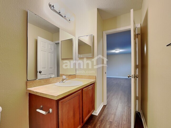 Building Photo - 15260 Perdido Dr