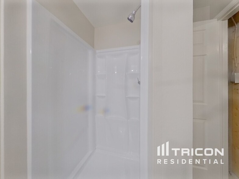 Building Photo - 3134 S Richfield St