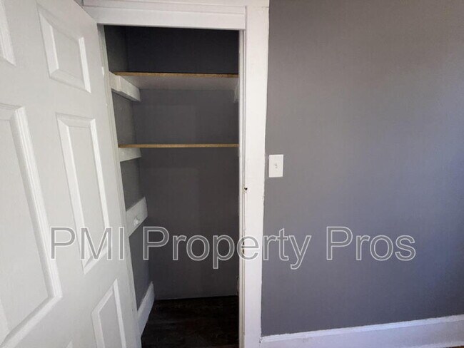 Building Photo - 2575 N 34th St