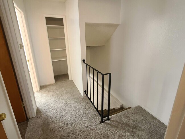 Building Photo - UPDATED RENTAL IN SACRAMENTO!