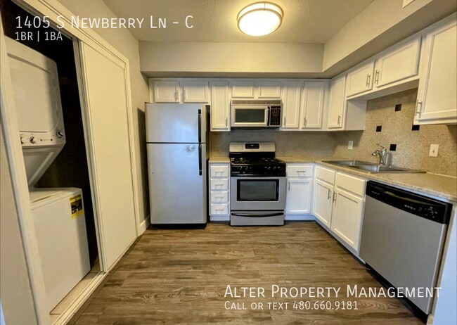 Building Photo - 1405 S Newberry Ln