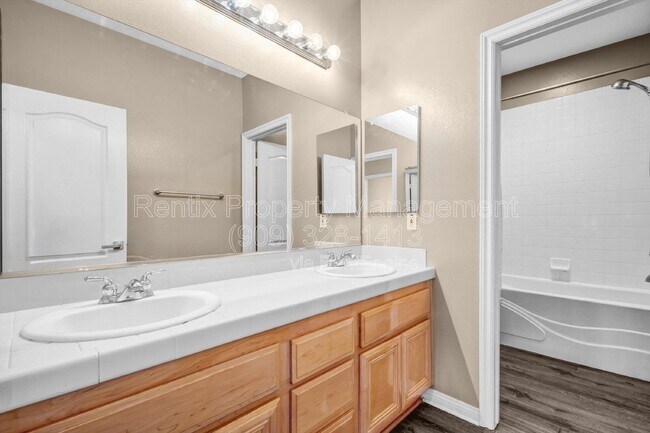 Building Photo - 28622 High Ridge Dr