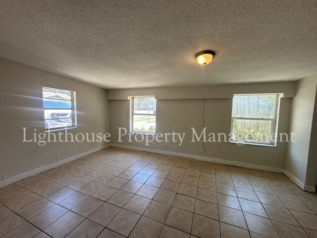 Building Photo - Bright 4 Bedroom Home With Tile Flooring Throughout