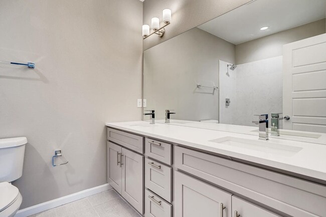 Building Photo - Amenity - Packed 3 Bedroom Townhome for Rent