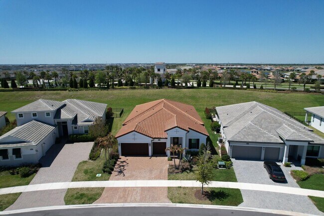 Building Photo - 9204 SW Arco Wy