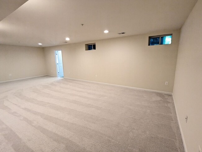 Building Photo - Impeccably maintained SFH in Clarksburg re...