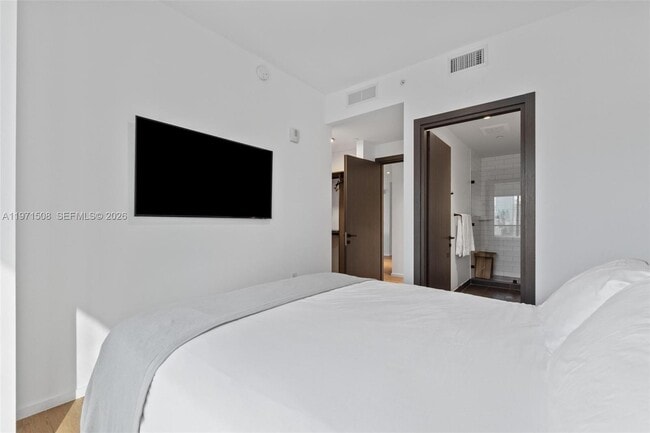 Building Photo - 398 NE 5th St