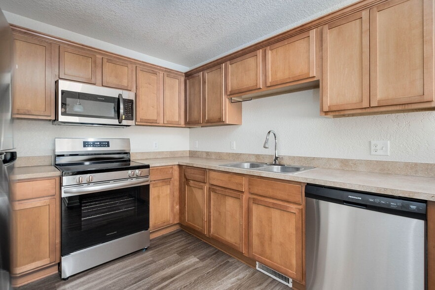 Building Photo - Aberdeen of Brighton Apartments