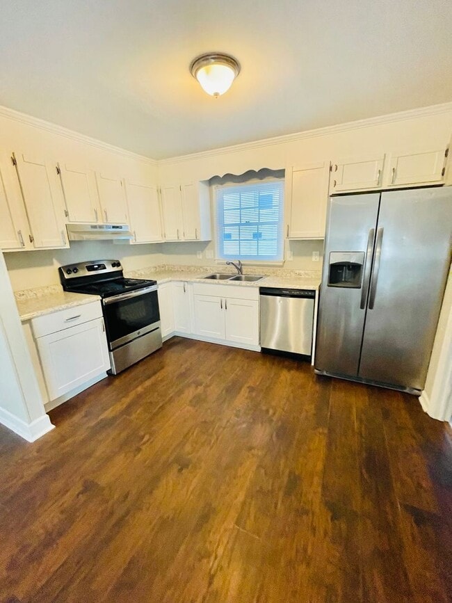 Primary Photo - 3 bed 1.5 bath ranch style house *50% off the first month with a 12 month lease*