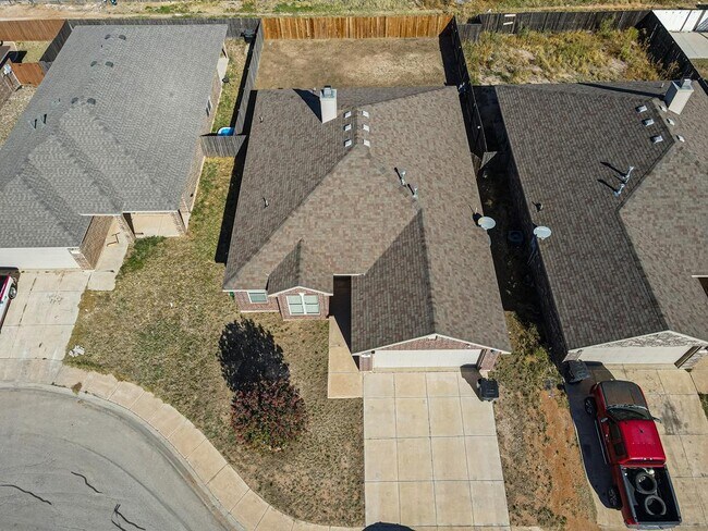 Building Photo - 705 E 96th St