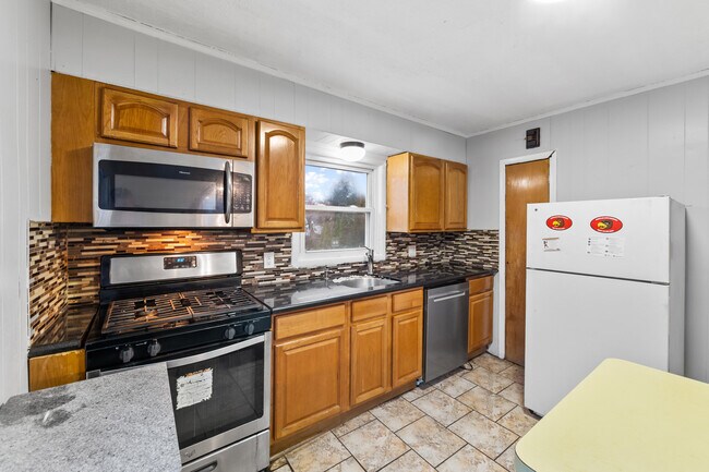 Building Photo - 23 2nd St