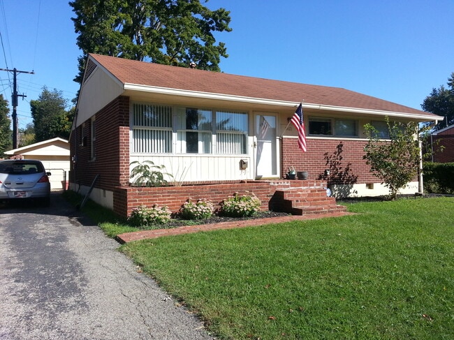 Building Photo - 3413 Calais Dr