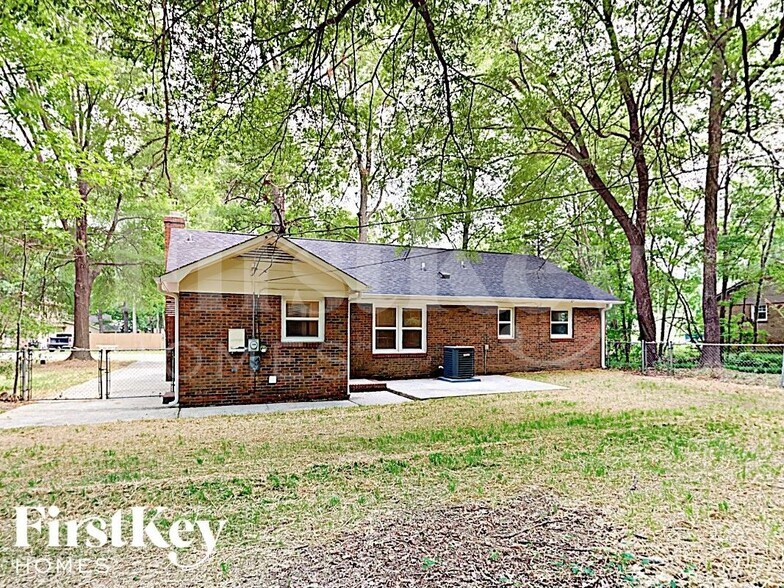 Building Photo - 6107 Rockwell Dr