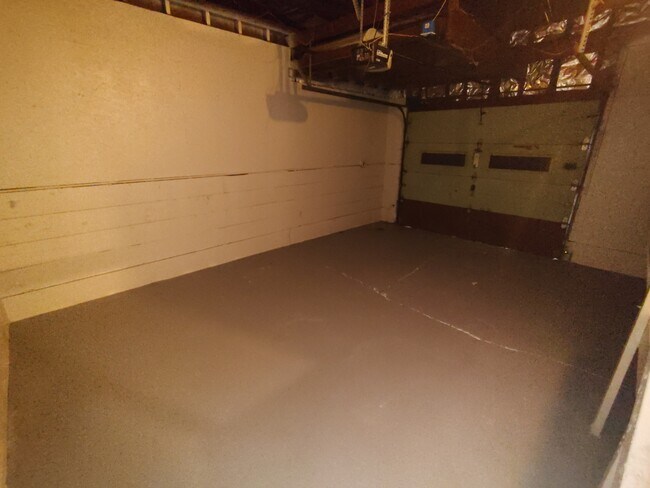 Building Photo - 624 Alliance Ave