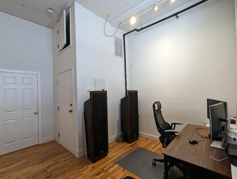 Building Photo - 219 Krams Ave