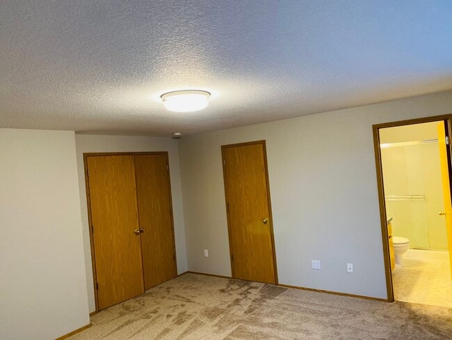 Building Photo - Nicely Updated Large Home w/ Pool!