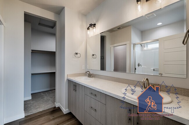 Building Photo - 18405 N Sweet William Ave