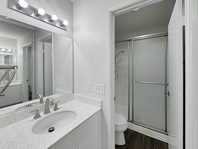 Building Photo - Stylish 2BD/2BA Condo in Mira Mesa's Summit Ridge Community with Private Patio & Pool Access