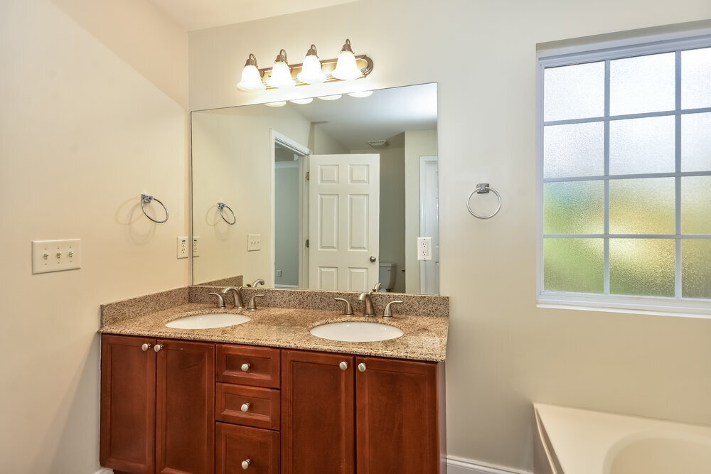 Building Photo - 1565 Bridgecrest Dr