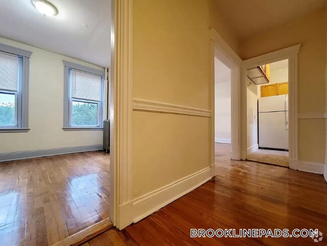 Building Photo - 360 Riverway