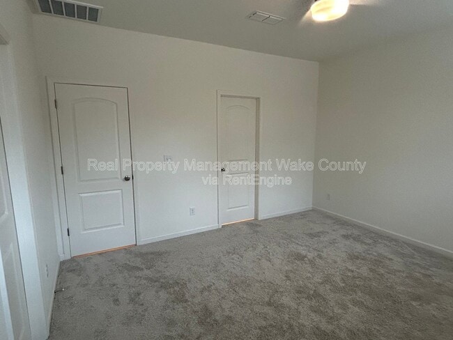 Building Photo - 403 St Clair Dr