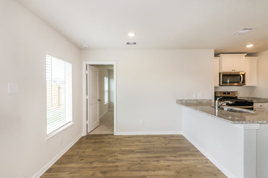 Building Photo - 425 Sunny Highlands Dr