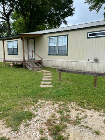 Primary Photo - 203 Shilco Cir