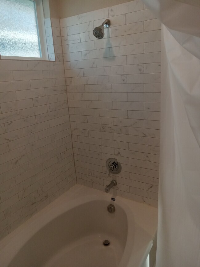 Building Photo - 8423 Martinique Mews