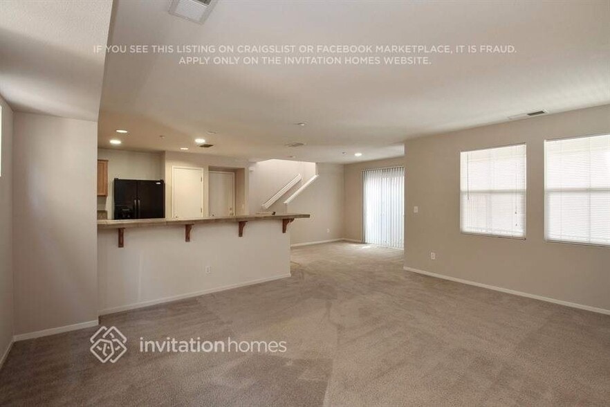 Building Photo - 73 Roadrunner St