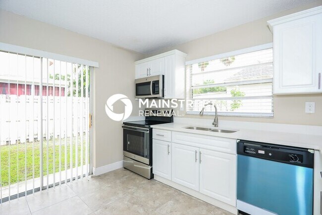 Building Photo - 3 Bedroom Pet-Friendly Home in Hialeah, FL...