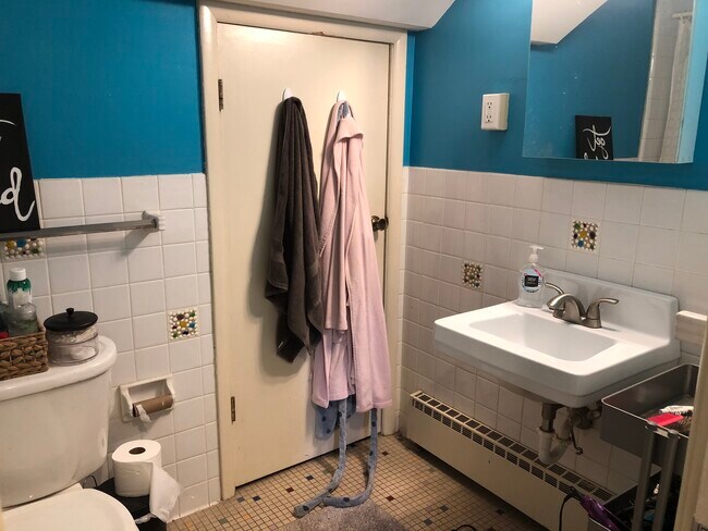 Building Photo - 130 College Ave NE