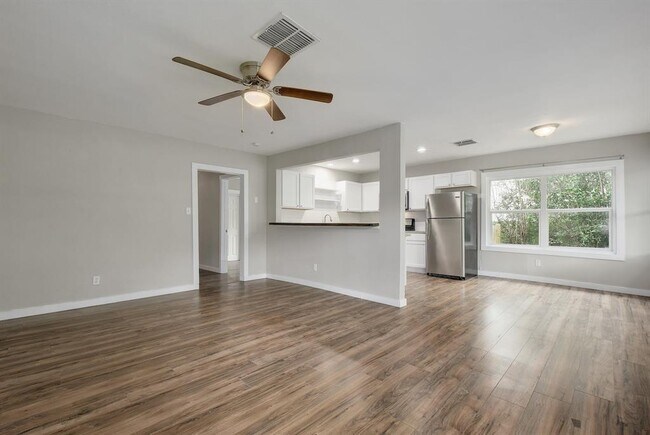 Building Photo - 6301 Arnold Dr