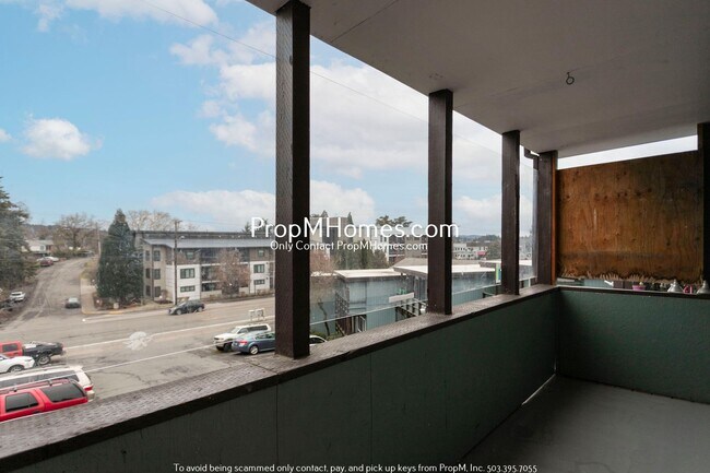 Building Photo - Freshly Renovated 2-Bedroom Apartment in C...