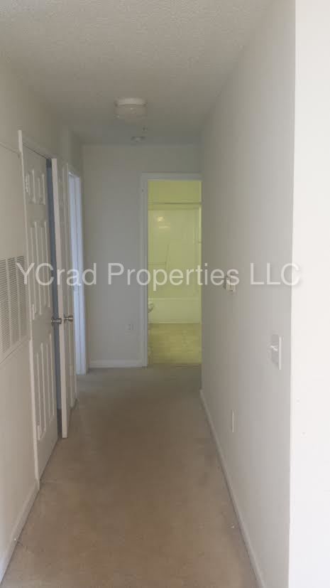 Building Photo - 1br/1ba Room, Total Electric, Community Pool