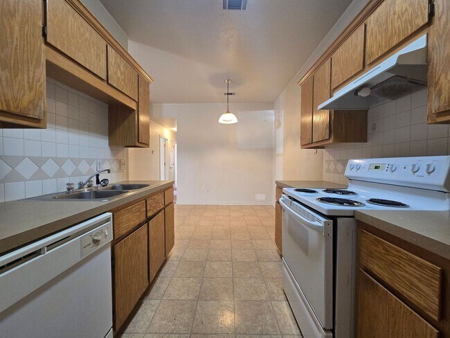Building Photo - 2802 Lucille Dr