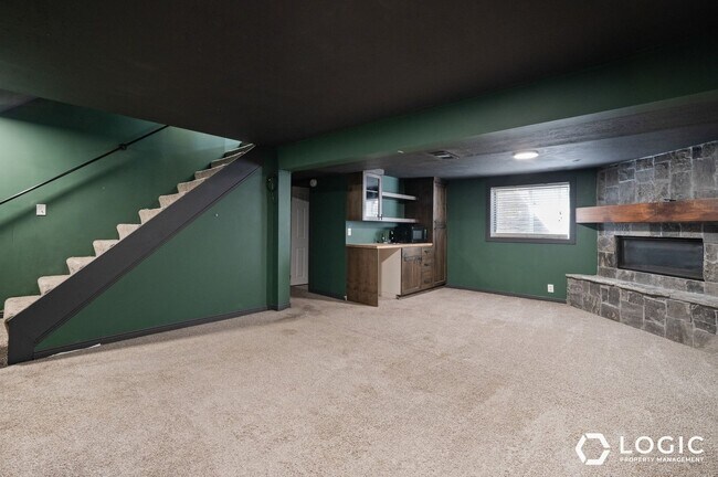 Building Photo - 5155 Saguaro Dr