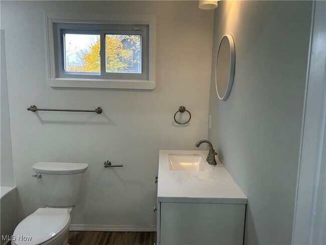 Building Photo - 15630 Holmes Ave