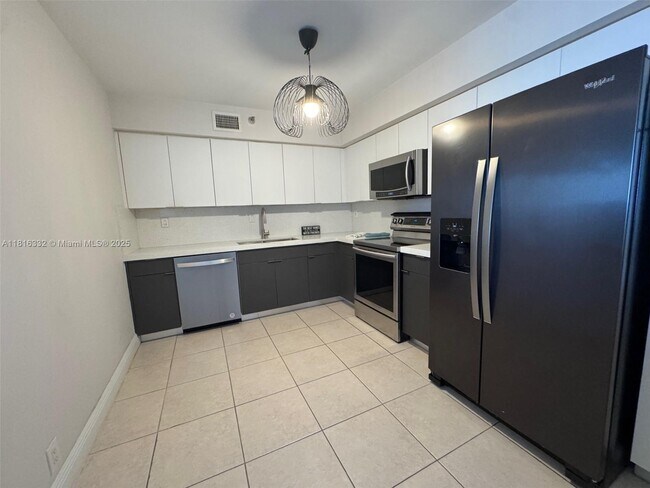 Building Photo - 3530 Mystic Pointe Dr