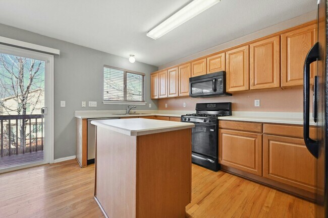 Building Photo - 5633 S Yakima St