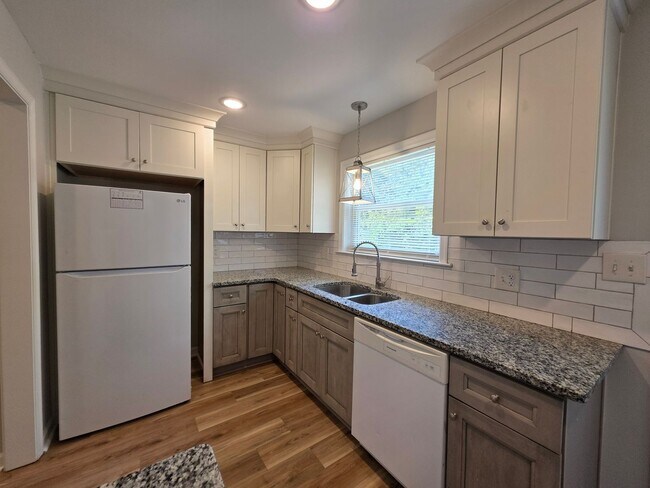 Building Photo - 516Vaughan Avenue