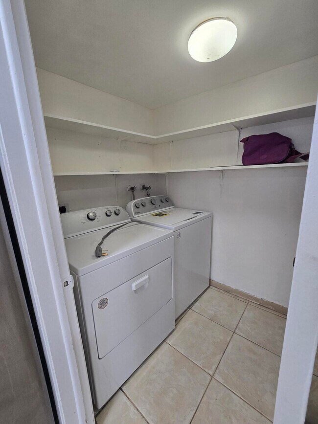Building Photo - 10710 La Placida Dr