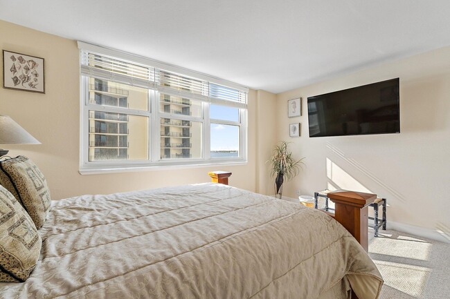 Building Photo - 5440 N Ocean Dr