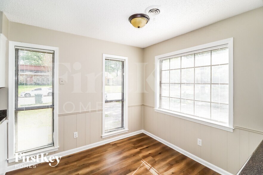 Building Photo - 6052 Scarlet Leaf Dr