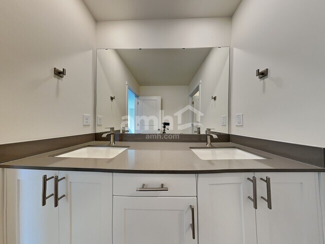 Building Photo - 7636 Verona Lp SW