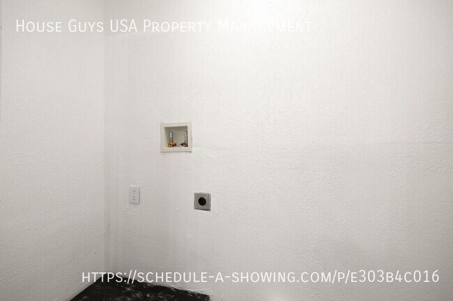 Building Photo - 10716 Ewing Ave