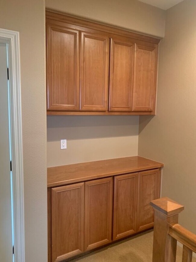 Building Photo - GORGEOUS MODERN 3BR 3BA TOWNHOUSE IN BEAUT...